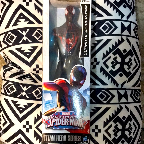 Marvel Ultimate Spider-Man-Titan Hero Series - Picture 2 of 3